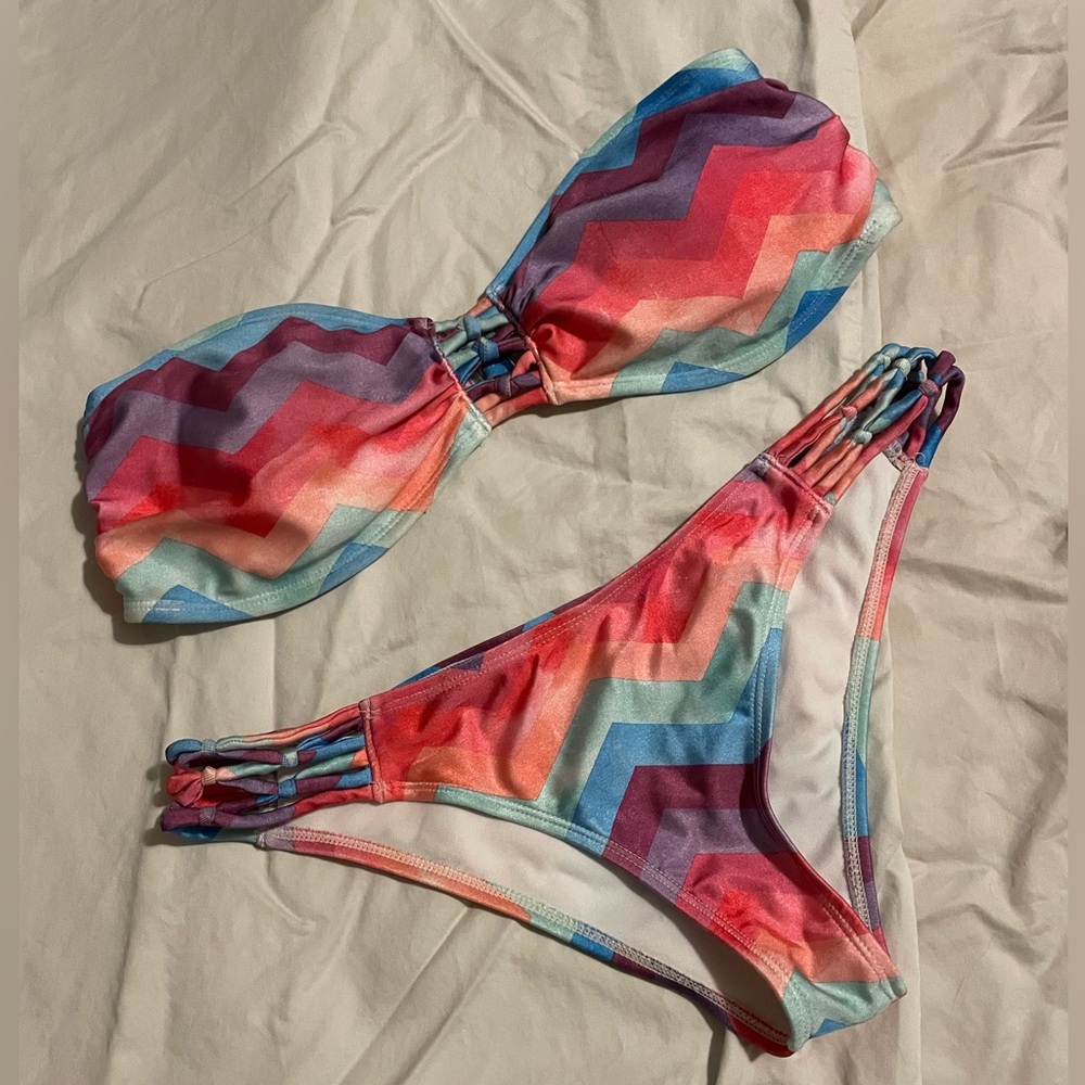O’NEILL SWIM SUIT SIZE LARGE